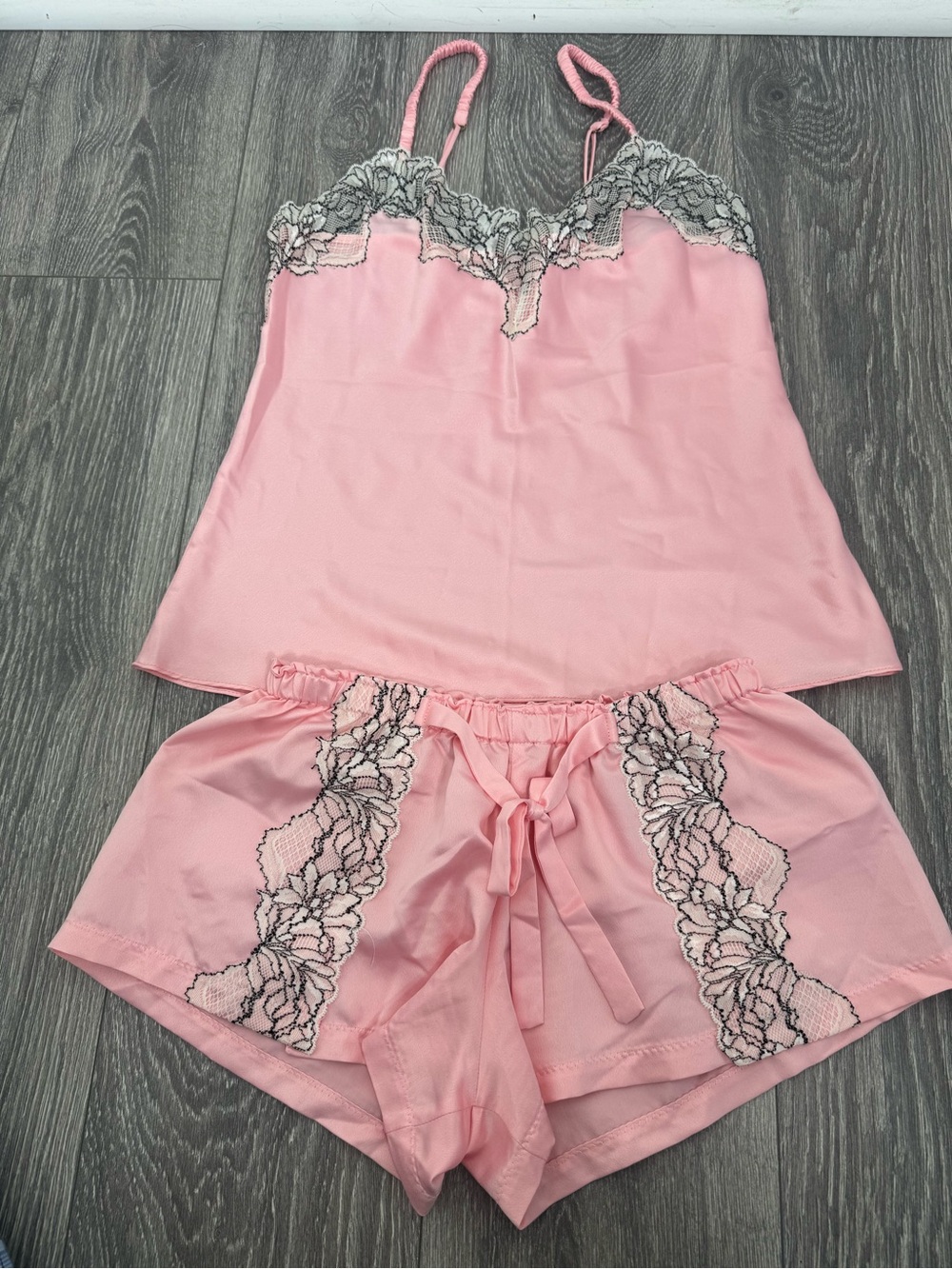 Flora Nikrooz Pink Satin Pajama Set Black Lace Appliqué Cami & Lounge Shorts XS - Picture 2 of 13